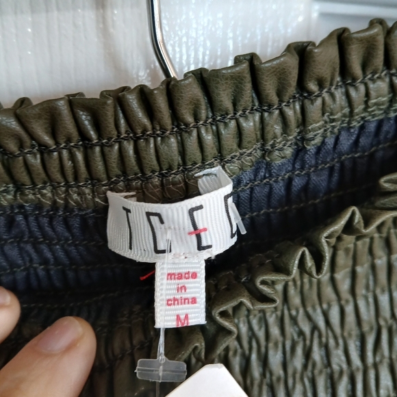TCEC Vegan Leather Shorts | Olive Green Smocked Waist | High Rise | Size M NWT - Picture 4 of 6